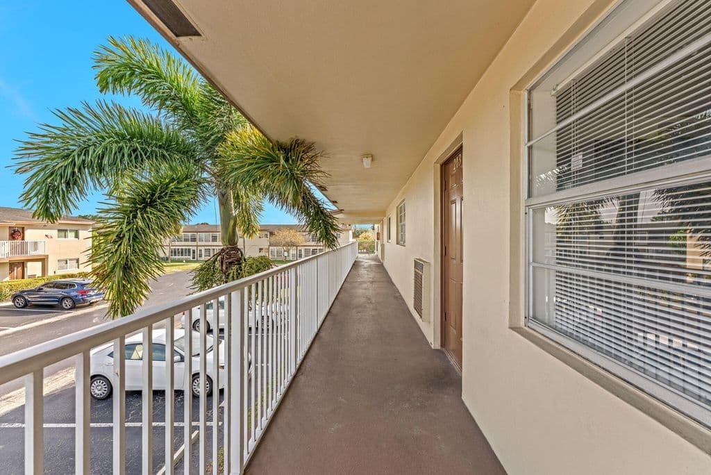 2-bedroom Condo — 601 NW 78th Terrace #203