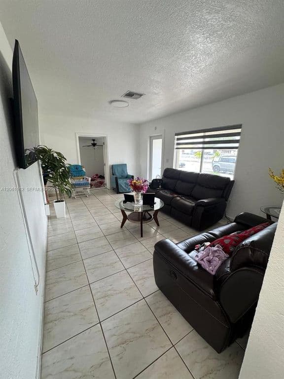3-bedroom Single-Family Home — 80 W 56th St