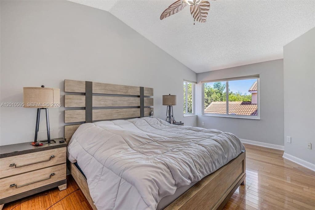 4+1 Müstakil ev — 1065 Weeping Willow Way
