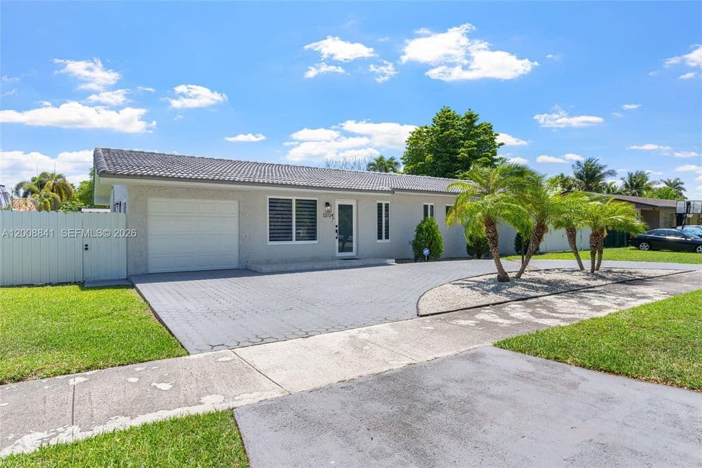 5-bedroom Single-Family Home — 12724 SW 33rd Ter