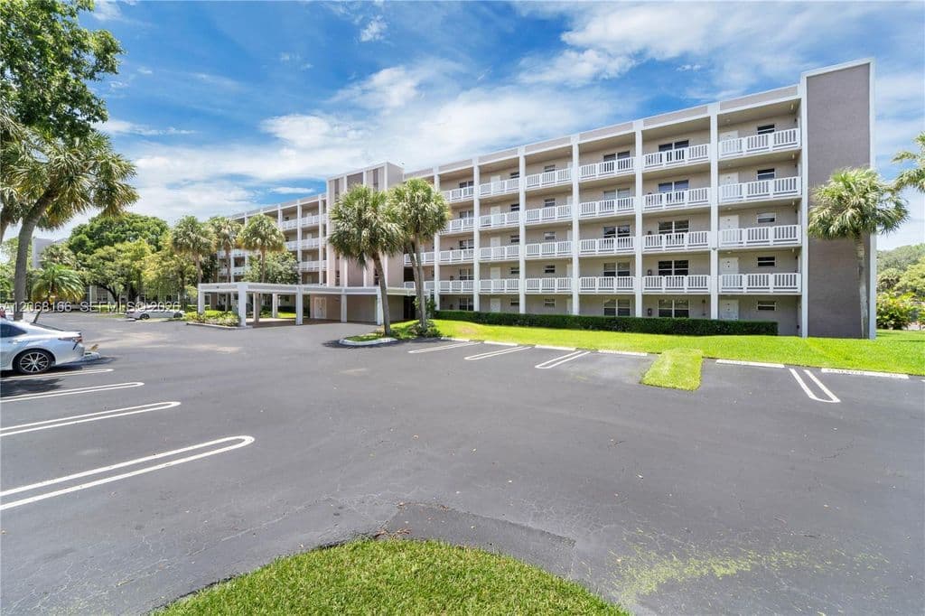 2+1 Condo — 1100 NW 87th Ave APT 508