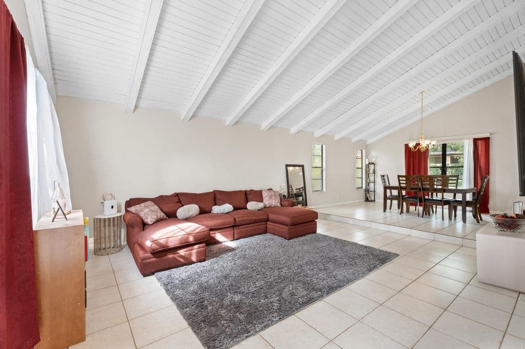 3+1 Müstakil ev — 5900 Flatrock Road
