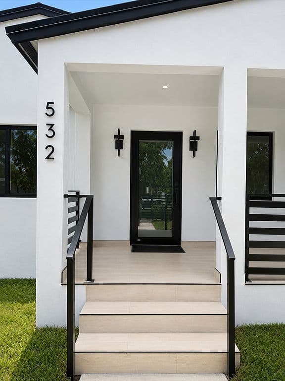 4+1 Müstakil ev — 532 SW 44th Ave
