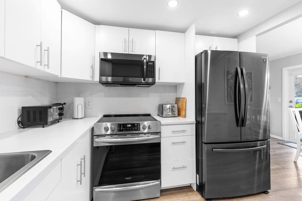 2-bedroom Condo — 1032 Ventnor H Crescent #H