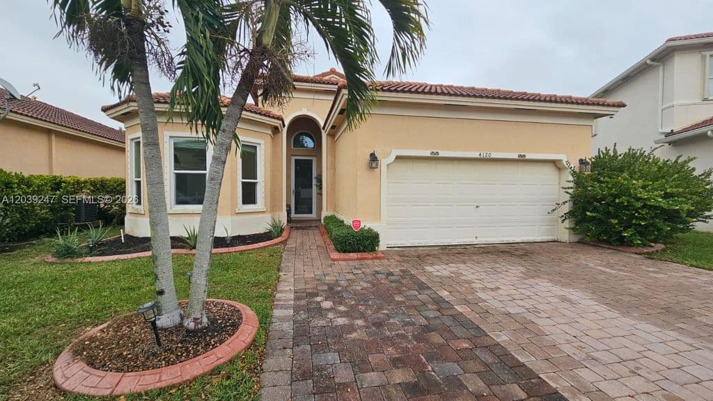 5-bedroom Single-Family Home — 4120 NE 22nd Ct