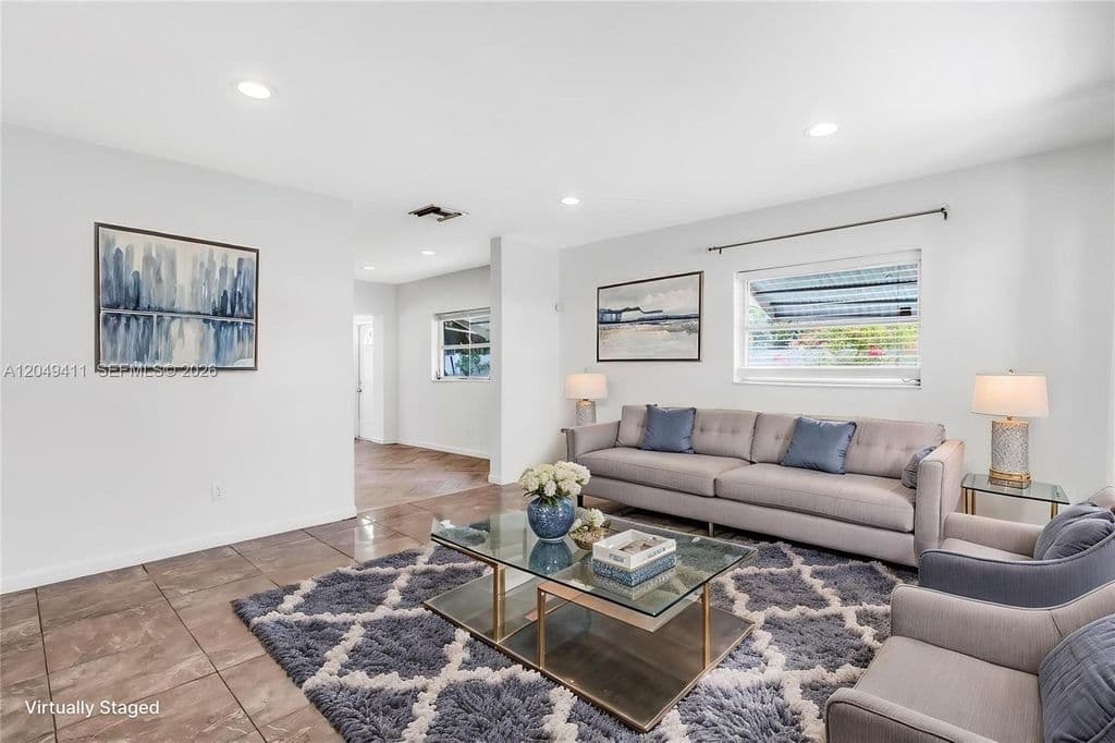 3+1 Müstakil ev — 7211 NW 76th St