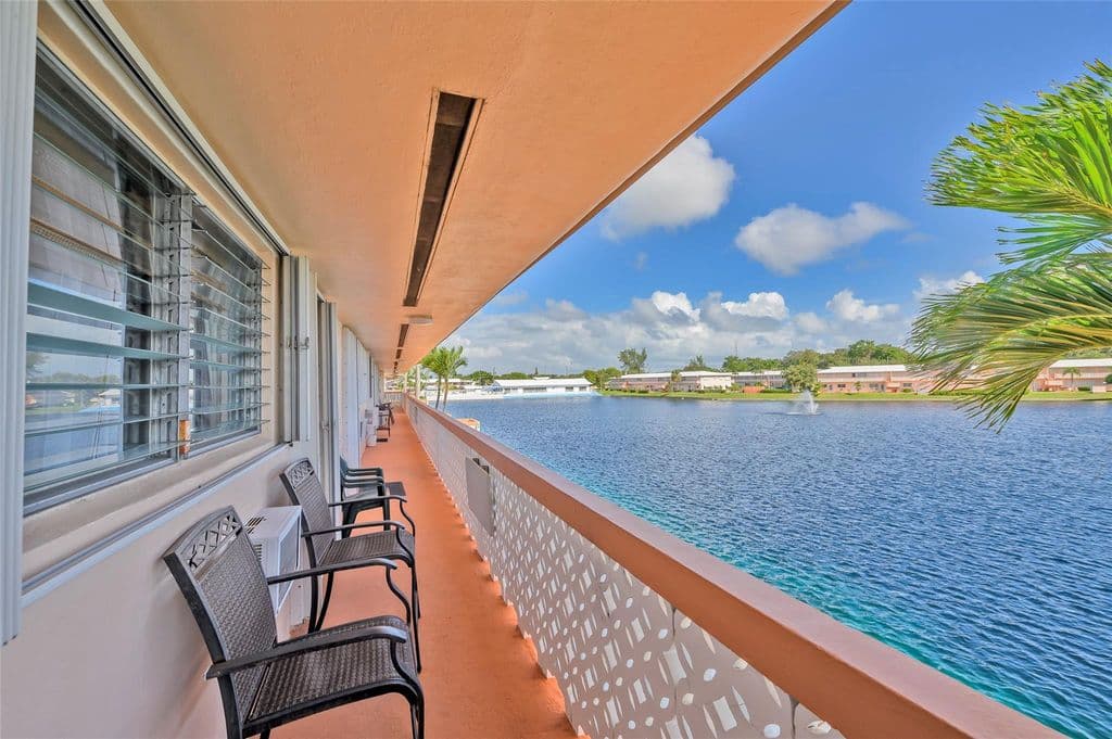 1+1 Condo — 925 SW 11th Avenue Unit j17