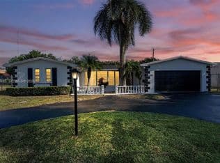 3+1 Müstakil ev — 860 NW 207th St, Miami Gardens, 33169