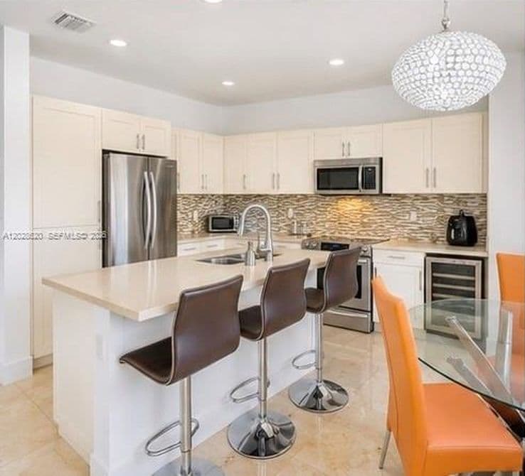 5+1 Müstakil ev — 10555 NW 69th Ter