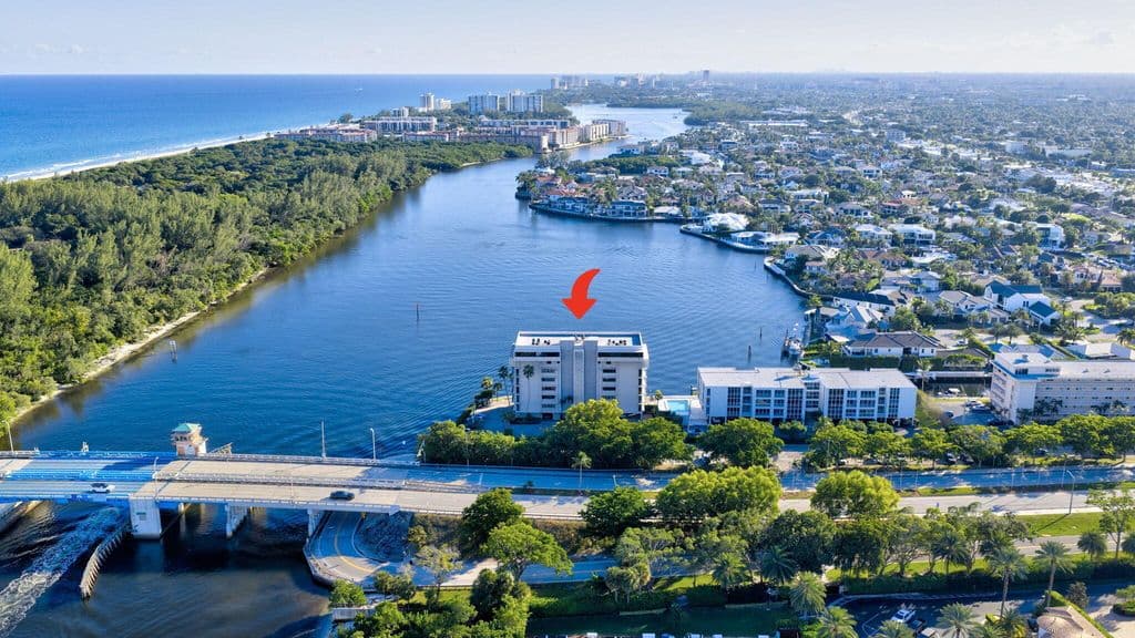 2+1 Condo — 900 NE SPANISH RIVER Boulevard #2w
