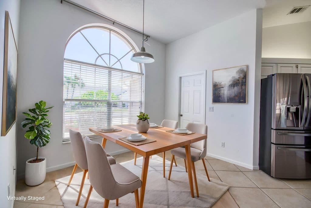 3-bedroom Single-Family Home — 252 Moccasin Trail W