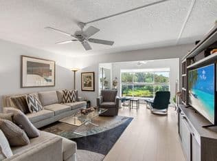 3-bedroom Condo — 5746 CRYSTAL SHORES Drive #303, Boynton Beach, 33437