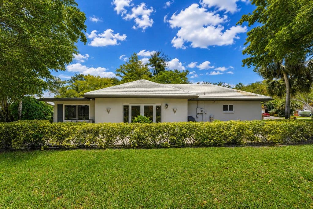 3-bedroom Condo — 1019 E Cypress Drive