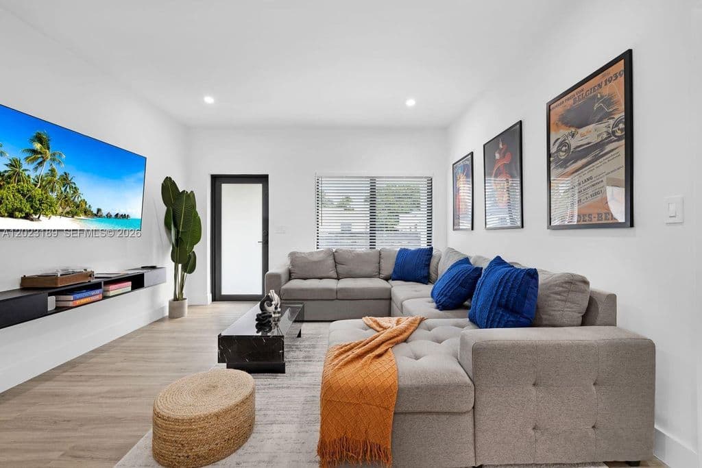 5-bedroom Single-Family Home — 121 NW 53rd St
