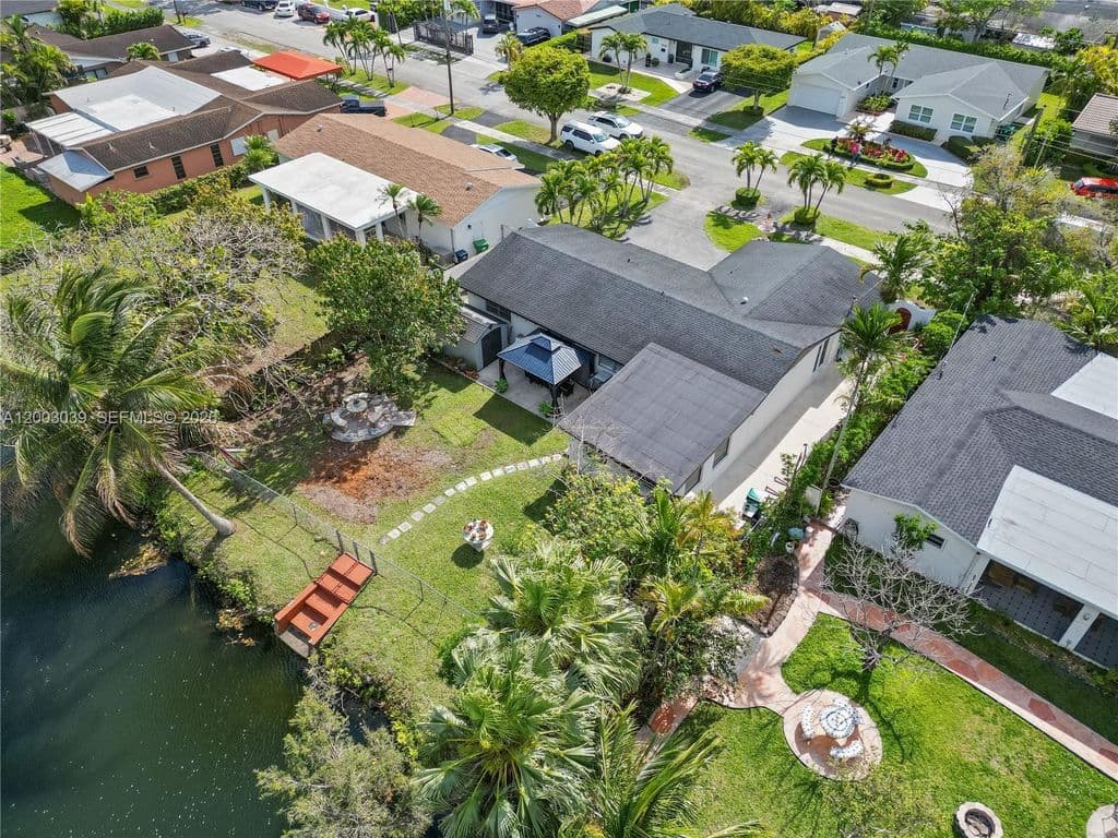 4-bedroom Single-Family Home — 3921 SW 124th Ct