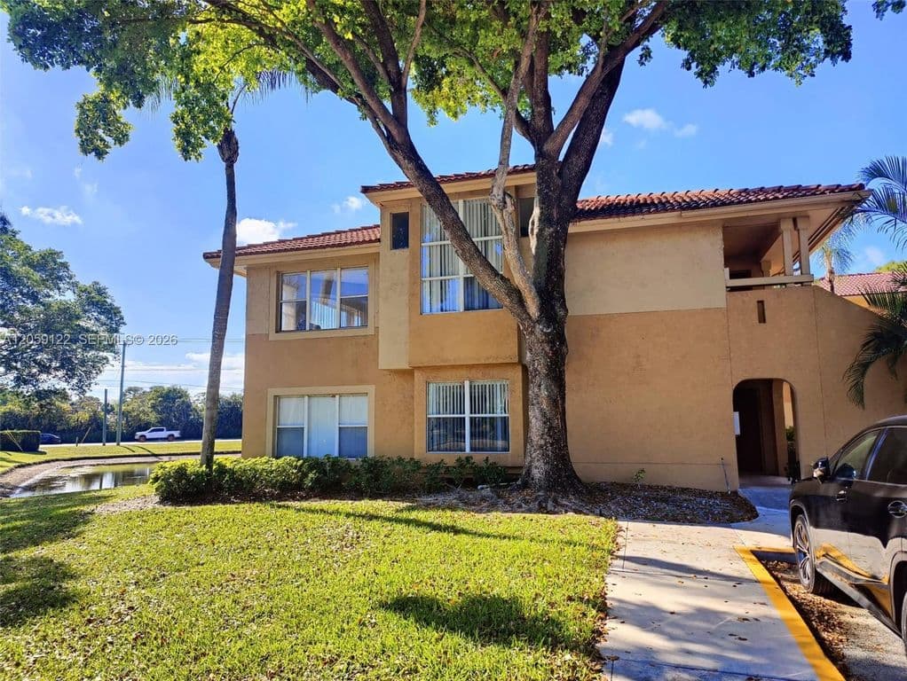 2-bedroom Condo — 4871 Via Palm Lks APT 701
