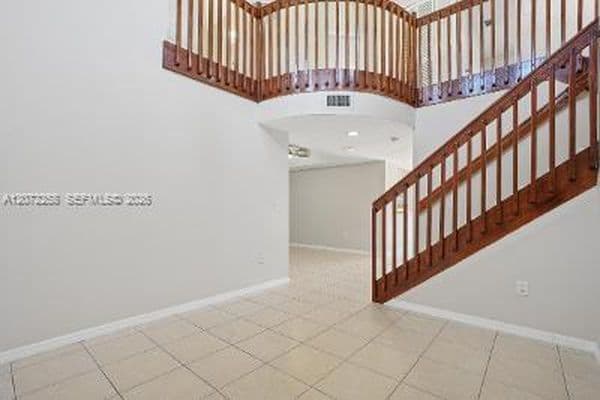 3+1 Mülk — 8351 SW 124th Ave APT 106