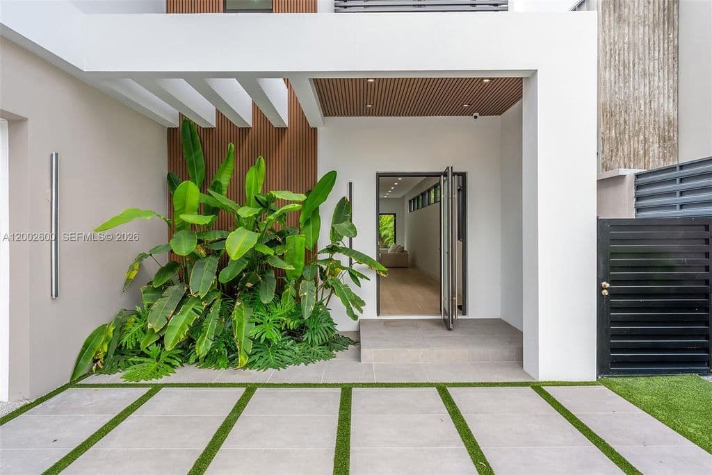 5+1 Müstakil ev — 260 NW 47th St
