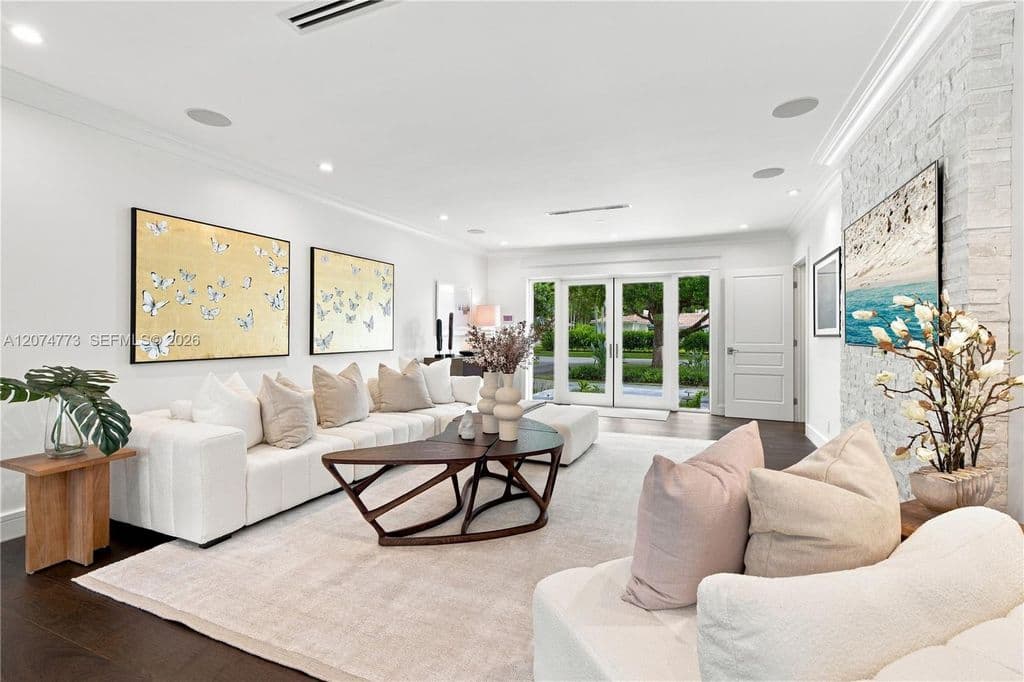 3-bedroom Single-Family Home — 3267 Riviera Dr