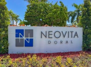 4-bedroom Townhouse — 7117 NW 103rd Path, Doral, 33178