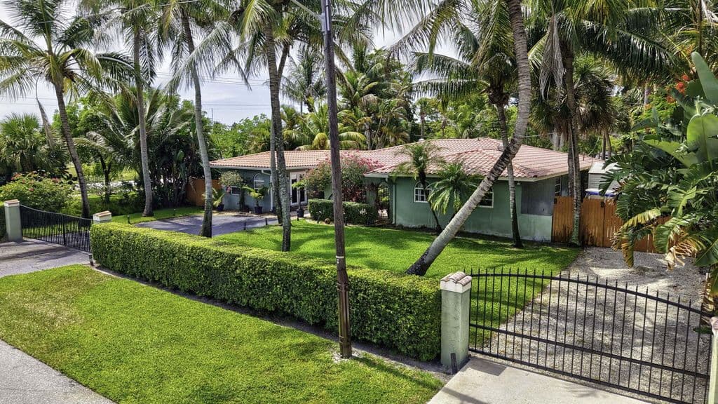 4-bedroom Single-Family Home — 3000 Sherwood Boulevard