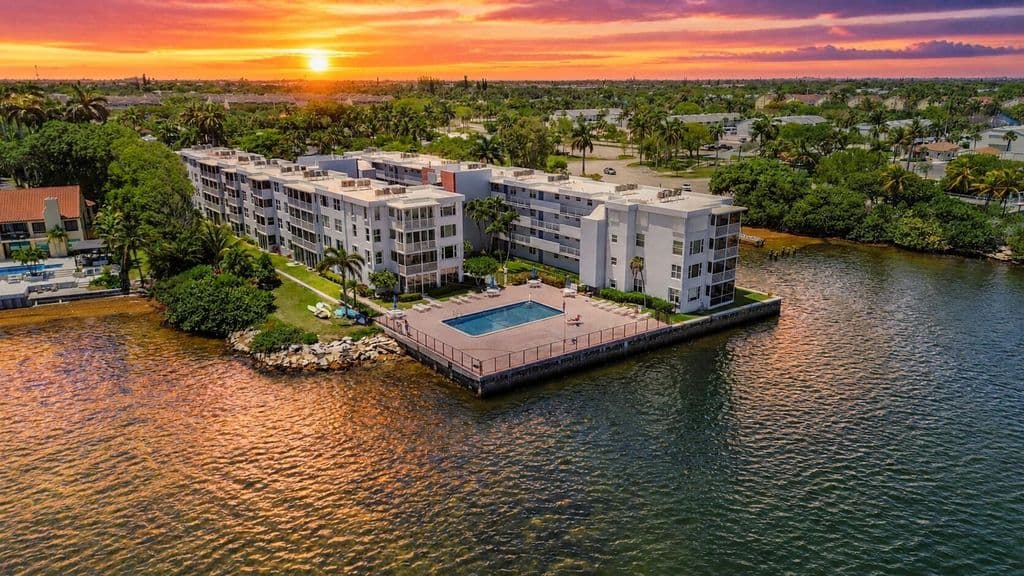 2+1 Condo — 1820 New Palm Way #308