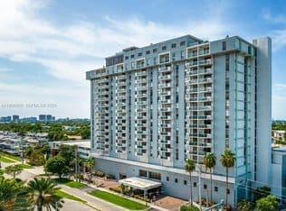 2-bedroom Condo — 13499 Biscayne Blvd APT 1013, North Miami, 33181