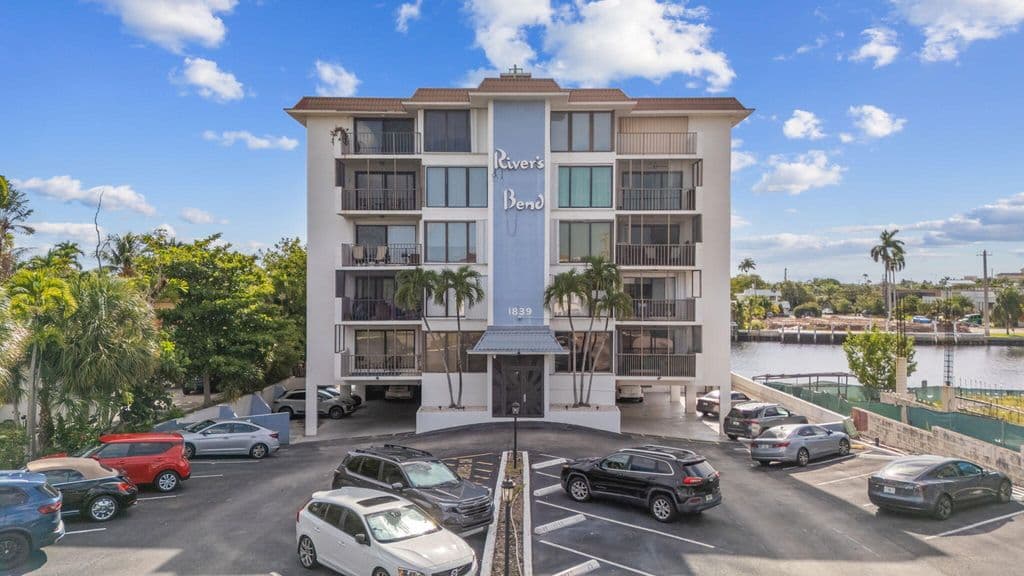 1-bedroom Condo — 1839 Middle River Drive #501