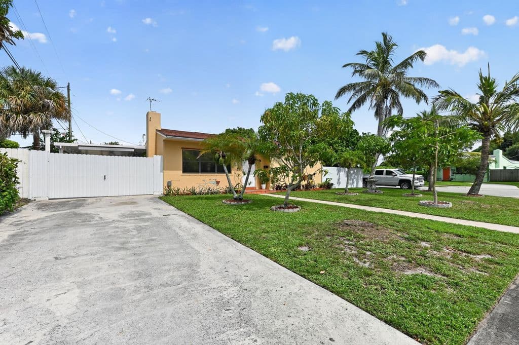 3+1 Müstakil ev — 5826 CHURCHILL Court