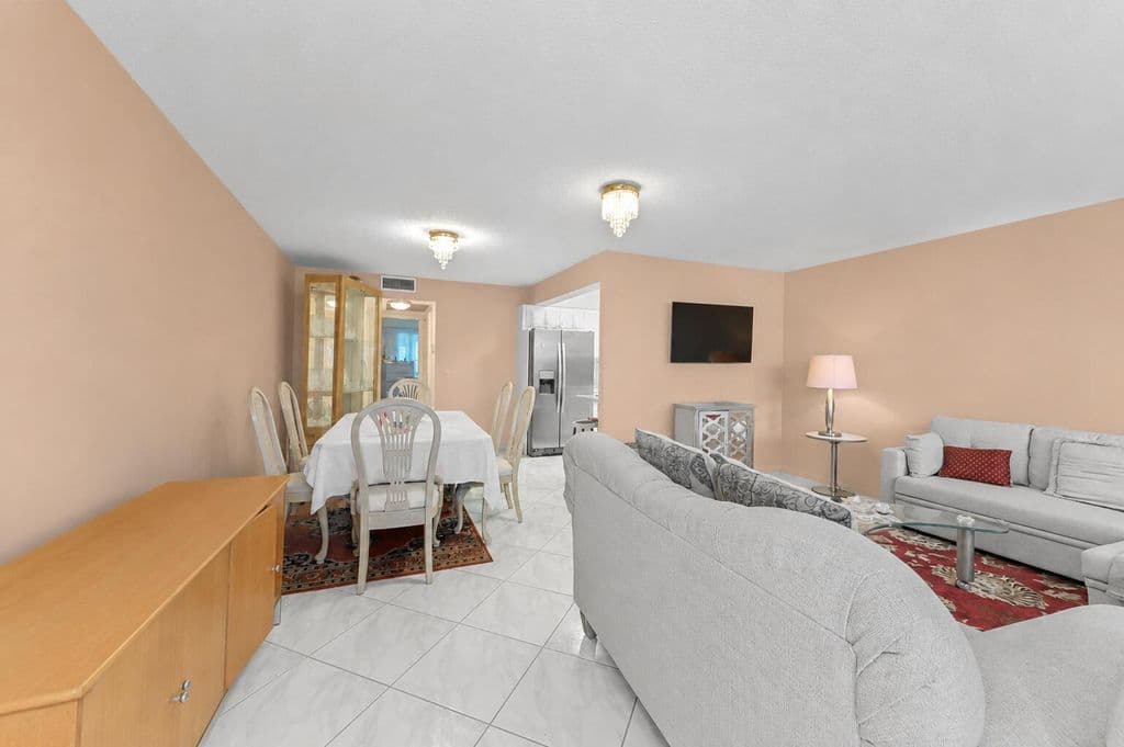 1-bedroom Condo — 1069 Cornwall D