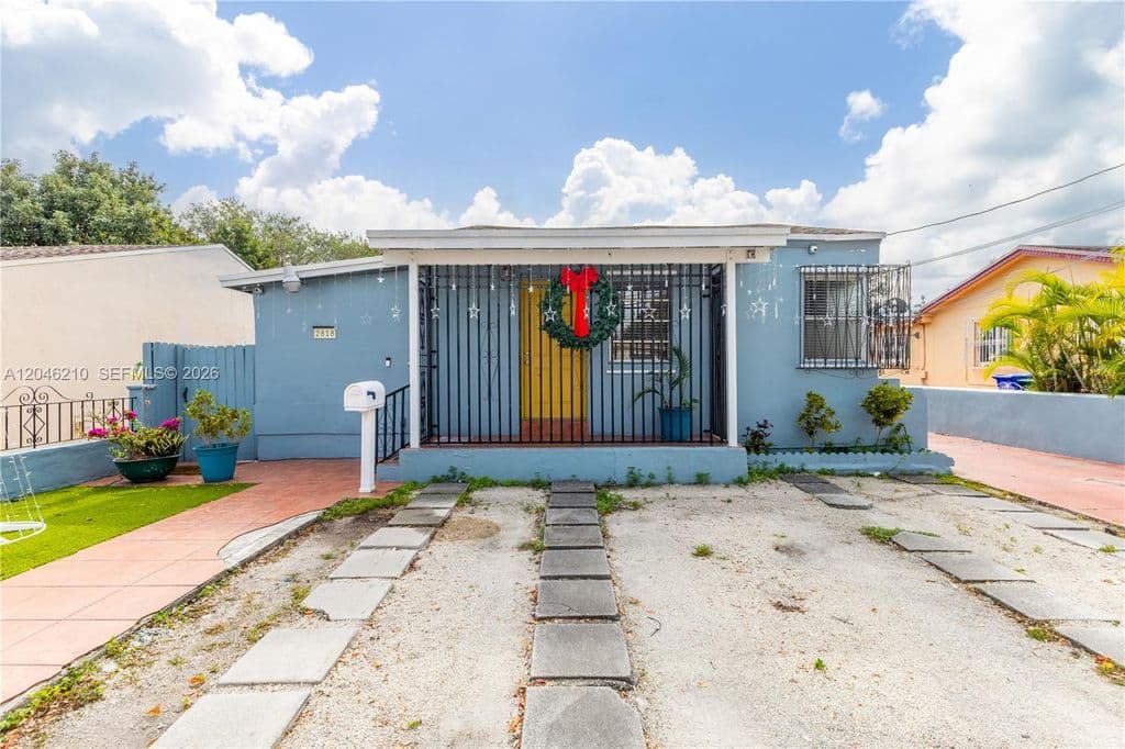 6+1 Mülk — 2818 SW 2nd St