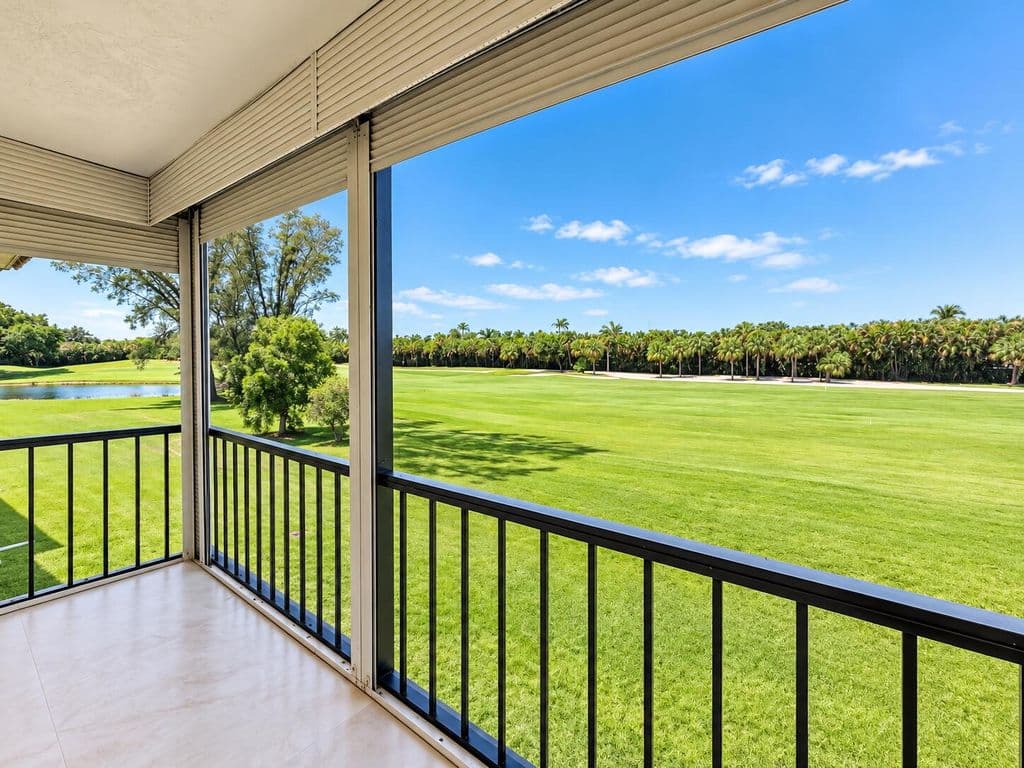 2+1 Condo — 9411 N Hollybrook Lake Drive #310