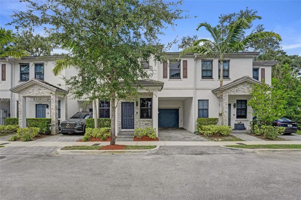3+1 Mülk — 2805 SW 17th Ave