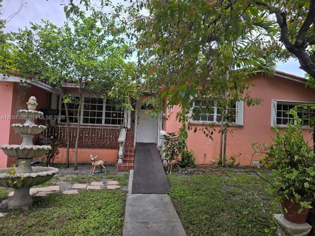 3-bedroom Single-Family Home — 881 Albatross St
