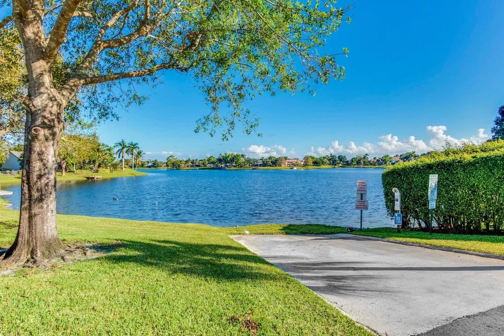 3+1 Müstakil ev — 13053 Meadowbreeze Drive