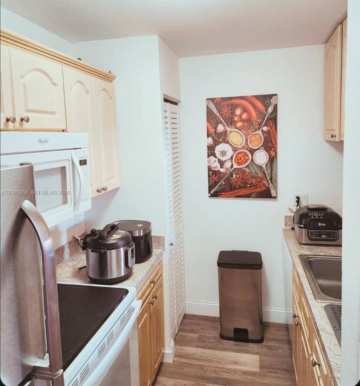 3-bedroom Condo — 6480 W 27th Ct #54-22