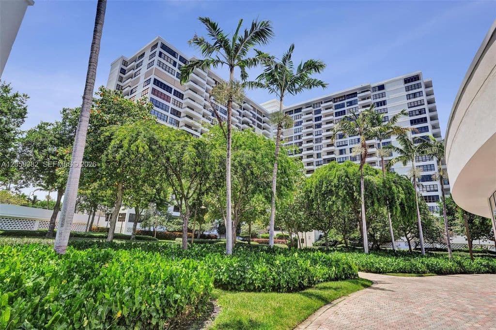 2+1 Condo — 500 Three Islands Blvd APT 213
