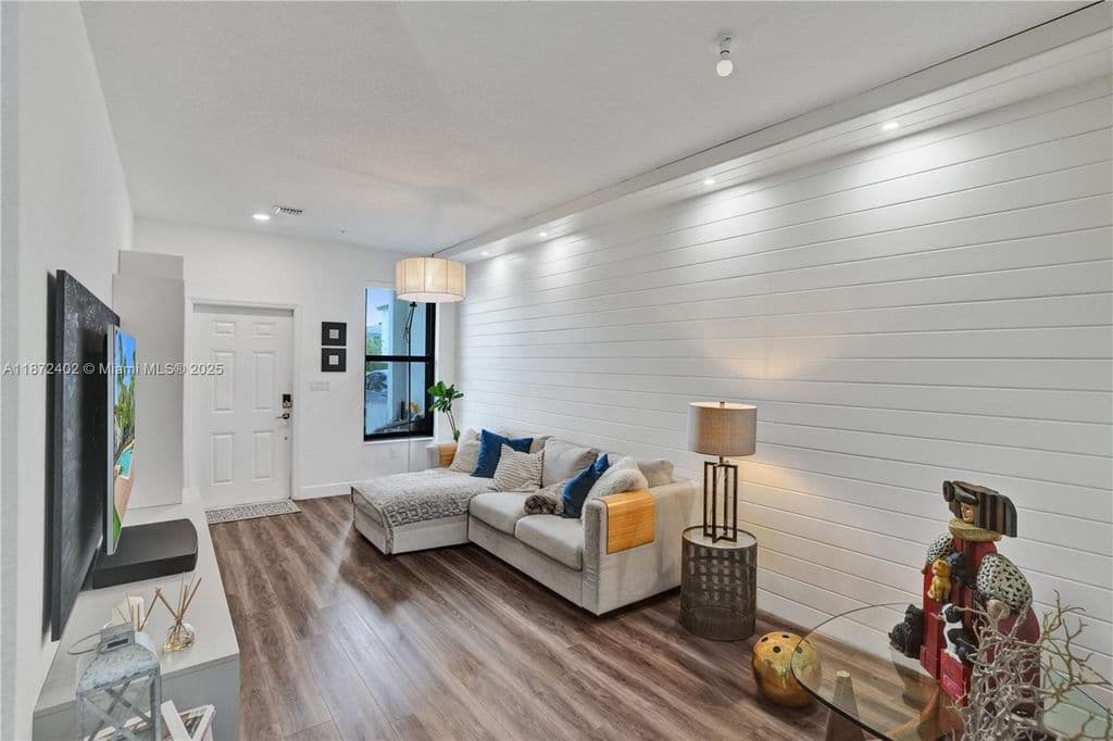 3-bedroom Property — 136 SW 185th Way