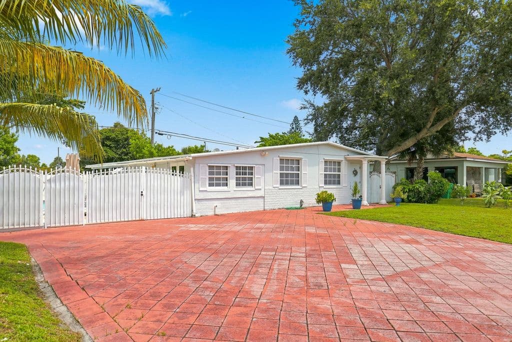 3-bedroom Single-Family Home — 3239 DOLAN Road