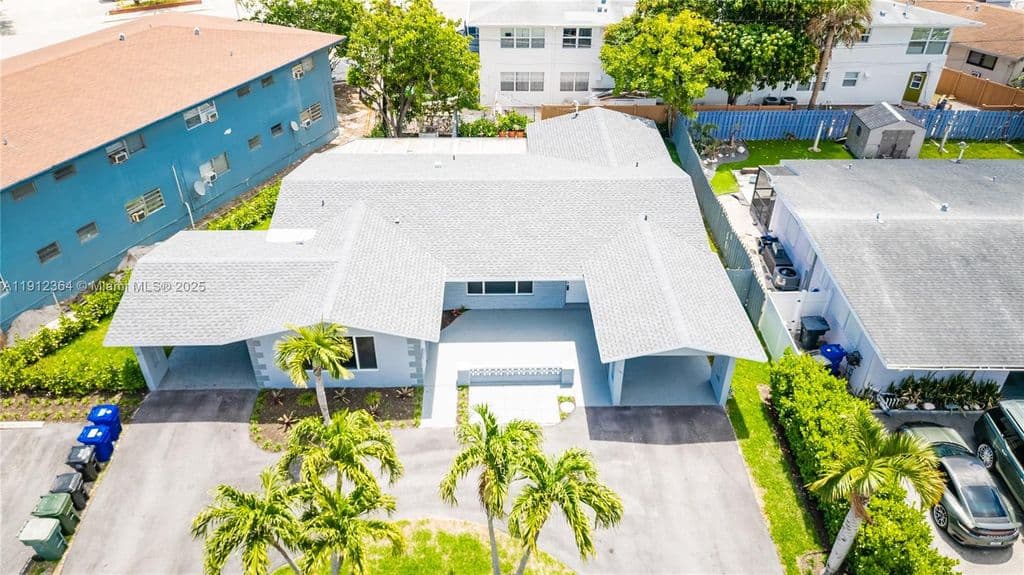 3+1 Mülk — 1750 NE 52nd St