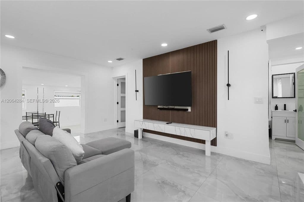 3+1 Müstakil ev — 315 NW 106th St