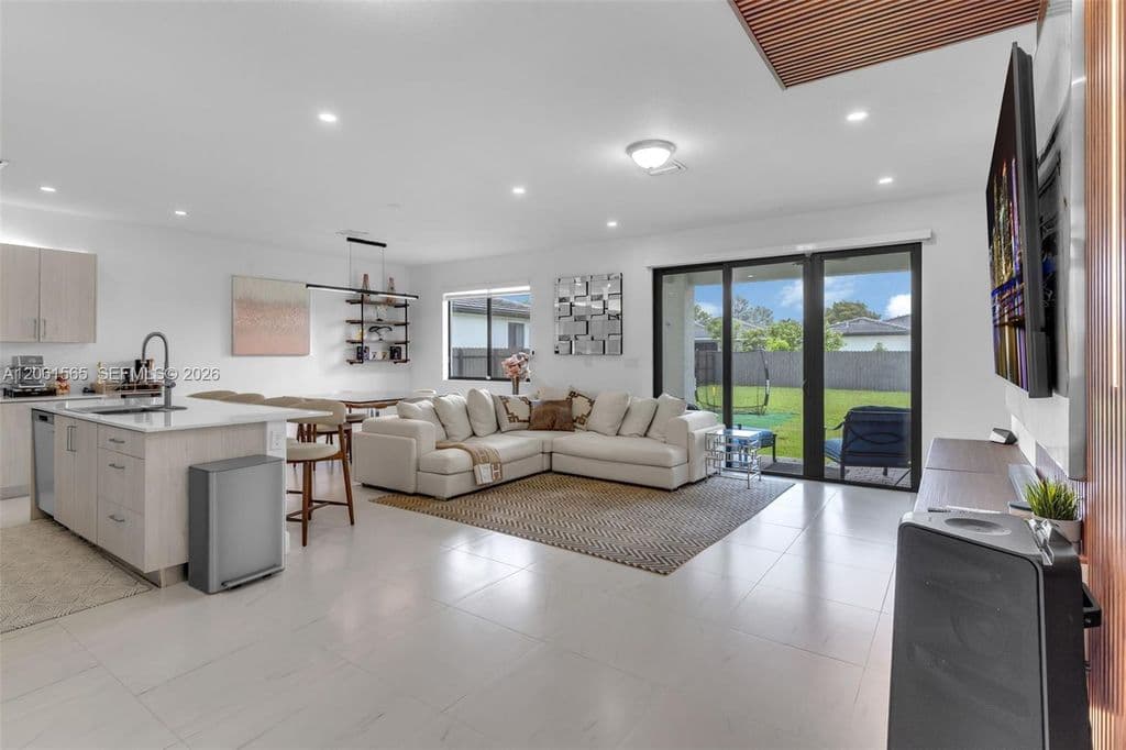 5+1 Müstakil ev — 12933 SW 227th St