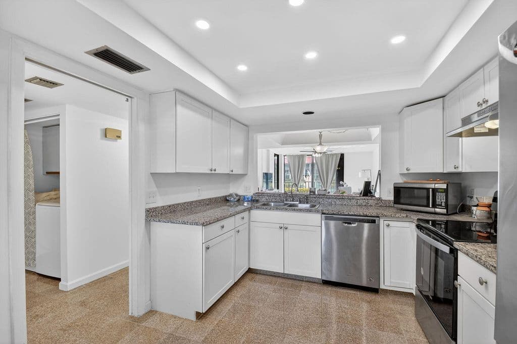 2+1 Condo — 7030 Half Moon Circle #117