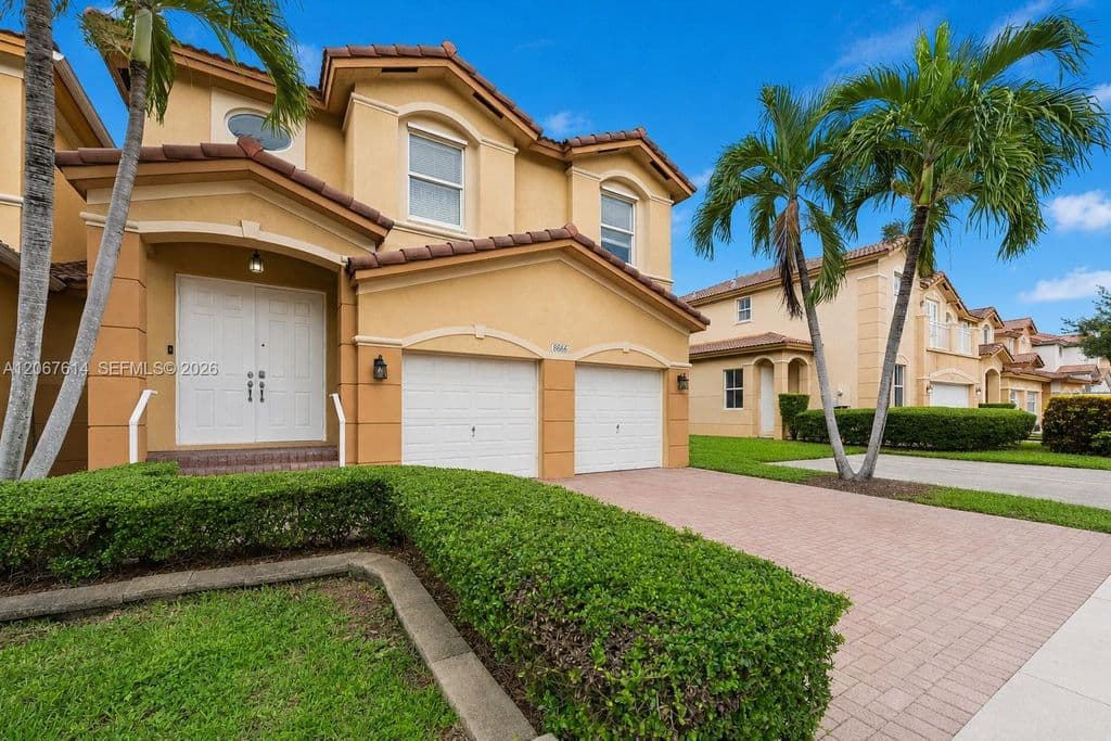4-bedroom Property — 8666 NW 109th Ct #8666