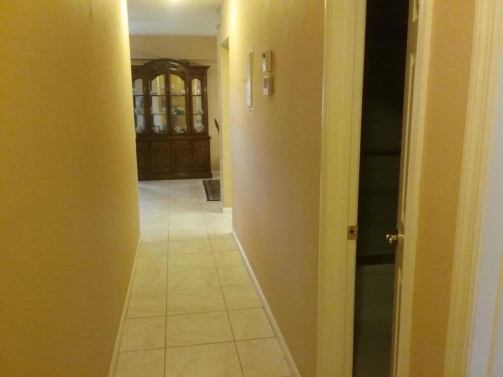 1-bedroom Condo — 203 Suffolk #E
