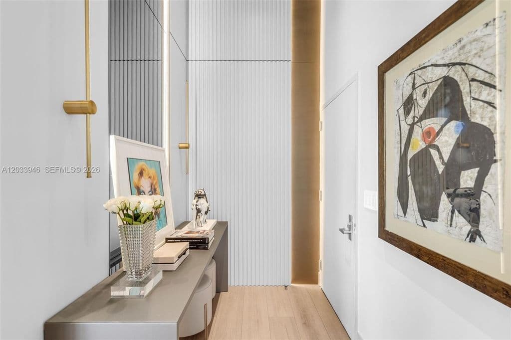 2-bedroom Condo — 475 Brickell Ave APT 2215
