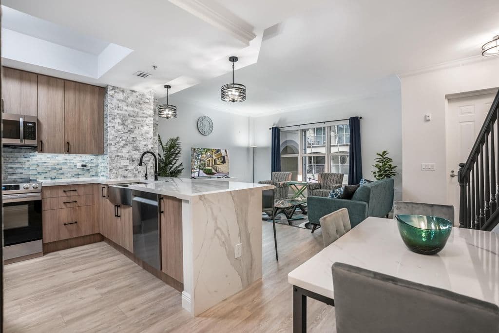 2+1 Mülk — 2609 NE 14th Avenue #114