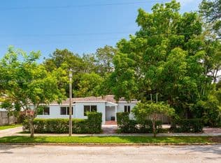 3+1 Müstakil ev — 2215 Tequesta Ln, Miami, 33133