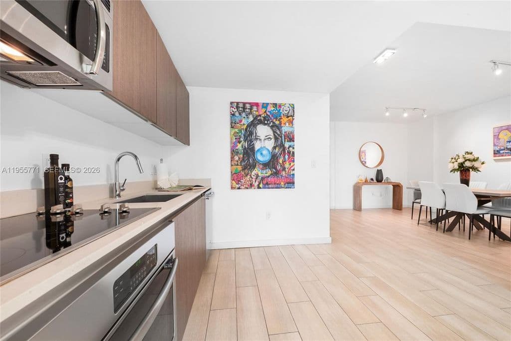 2+1 Condo — 1600 SW 1st Ave APT 707