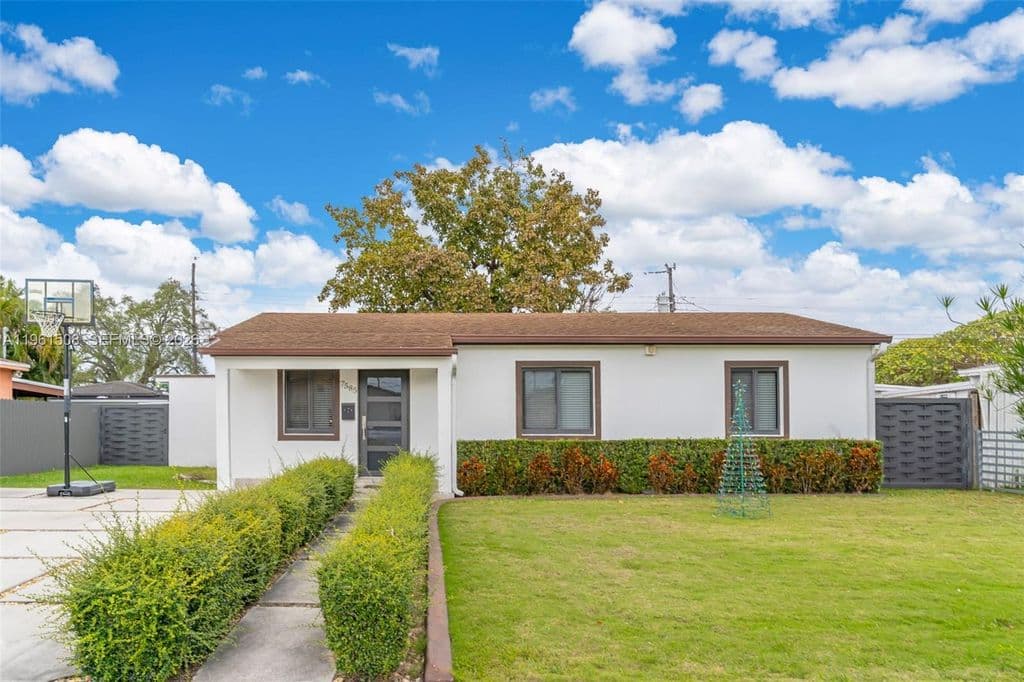 3+1 Müstakil ev — 7585 SW 28th St